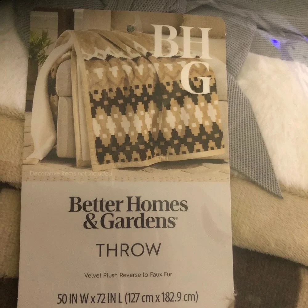 Better Homes & Gardens Oversized Velvet Plush Throw/Blanket Beige Aztec 50x72